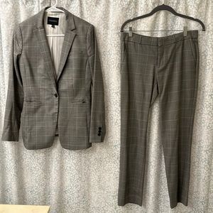 Banana Republic lightweight pant suit